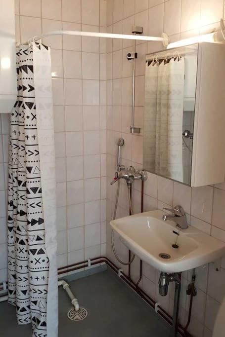 פיטרסארי Vindsvaning, Stenkast Fran Centrum מראה חיצוני תמונה